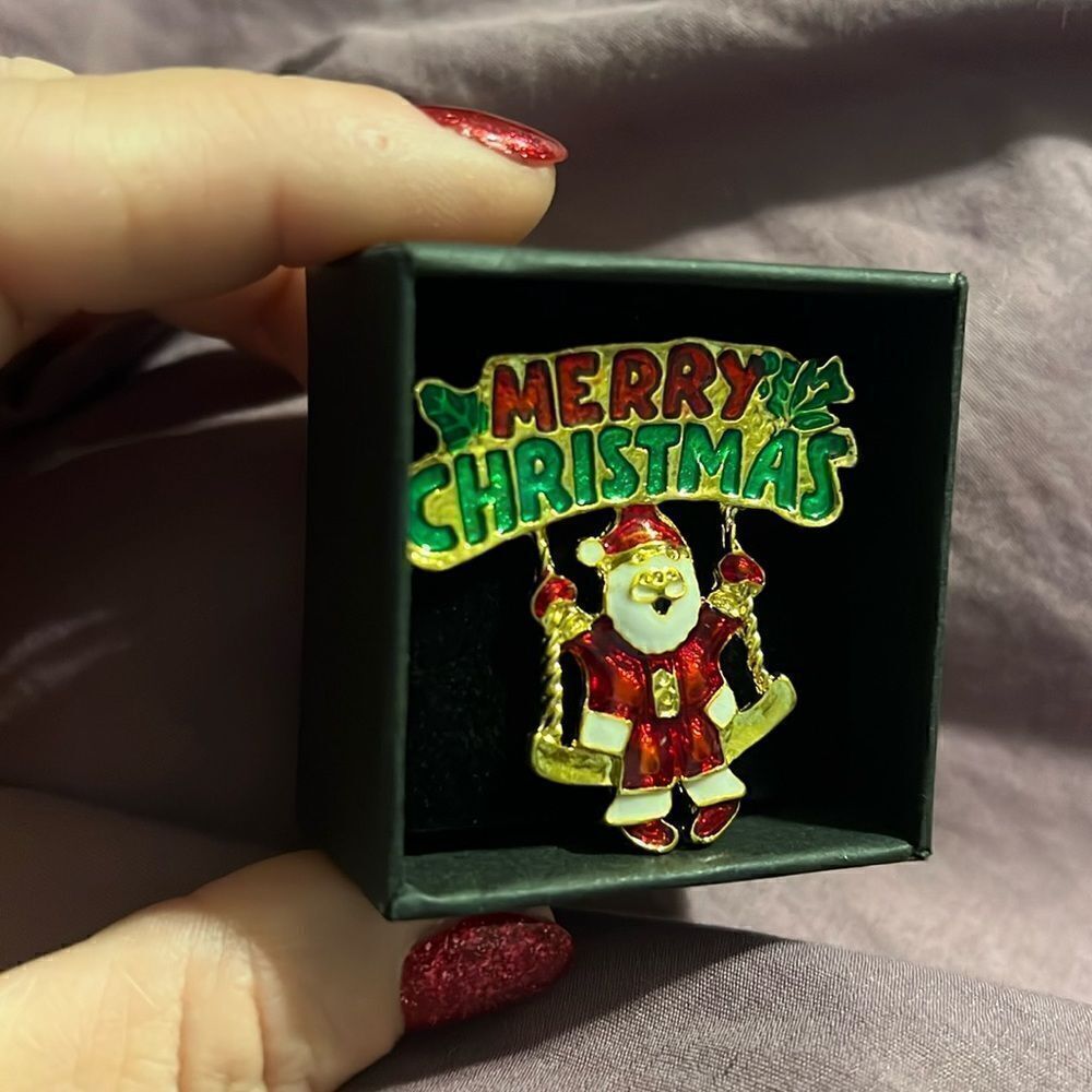 New  Christmas Santa Pin